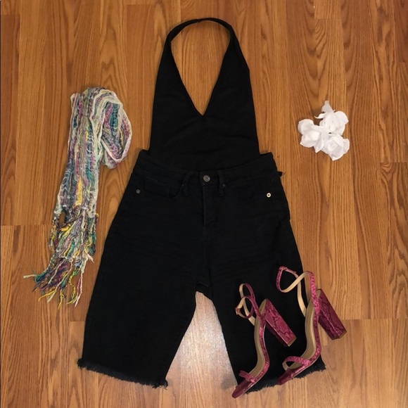 Outfit 4 - Picture 2 of 3